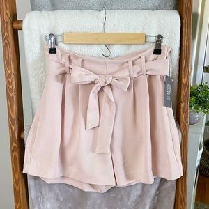 Vince Camuto / Oasis Bloom Short NWT 4